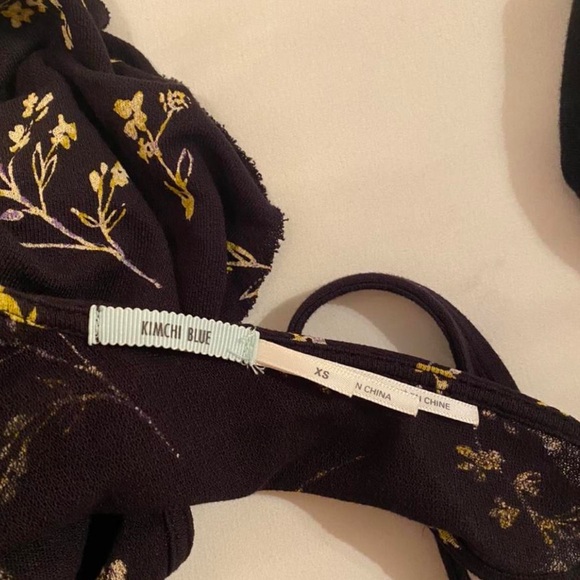 Black floral top - Picture 4 of 4